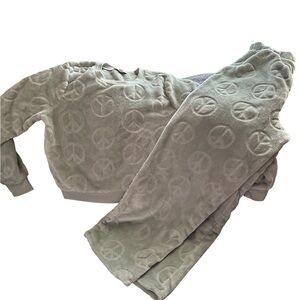 Crave Fame Peace Sign Lounge Set in Pastel Green